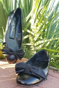 Beverly Feldman Sweet Black Patent/Black Velvet
$1